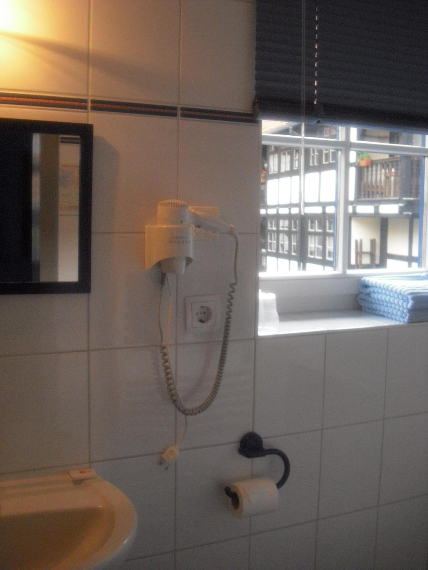 Fachwerkhotel - Ferienhaeuser Vorhof Zur Hoelle Quedlinburg Pokój zdjęcie